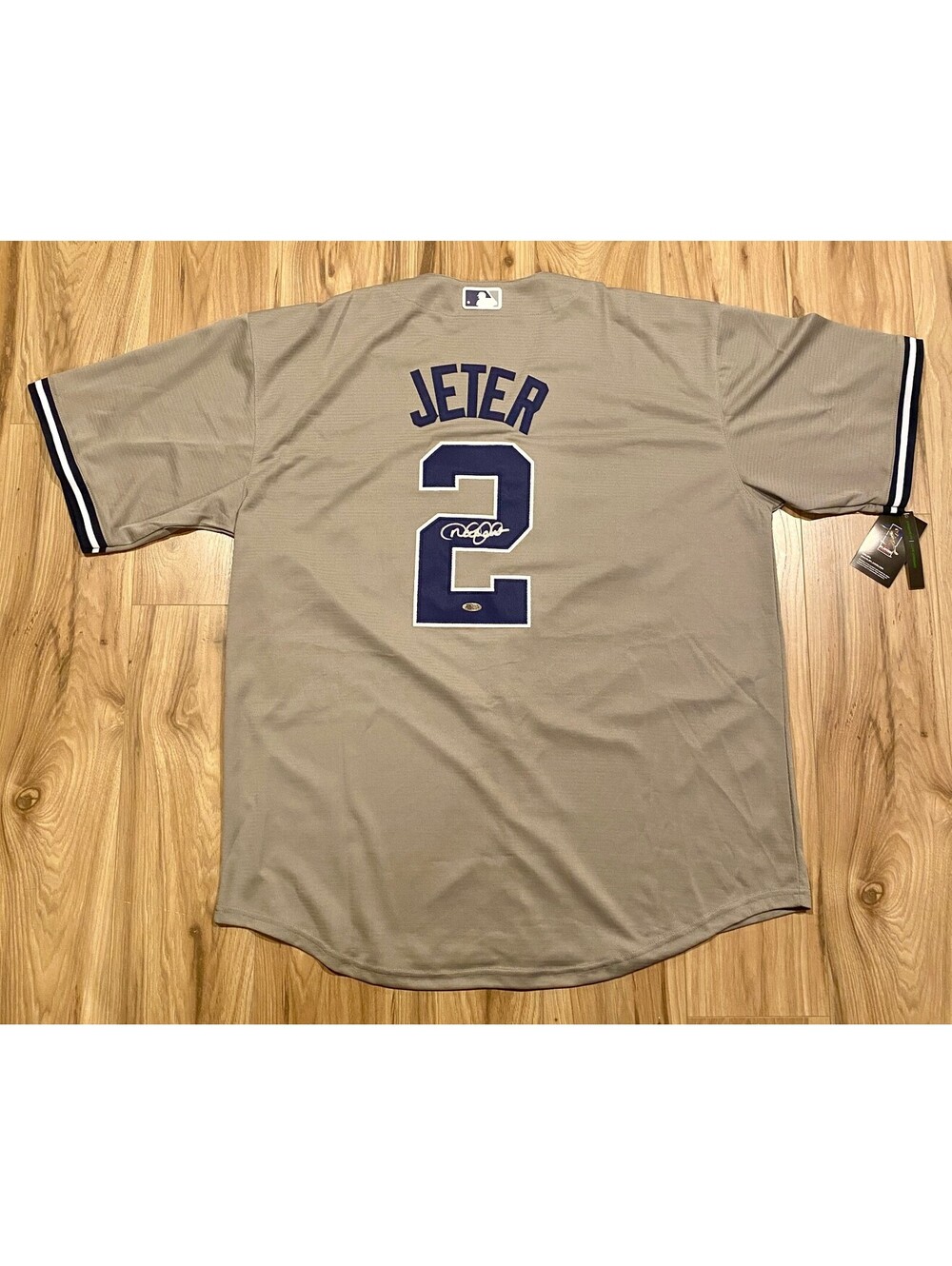 Derek Jeter Signed Jersey With COA (3232849) (Yankees)